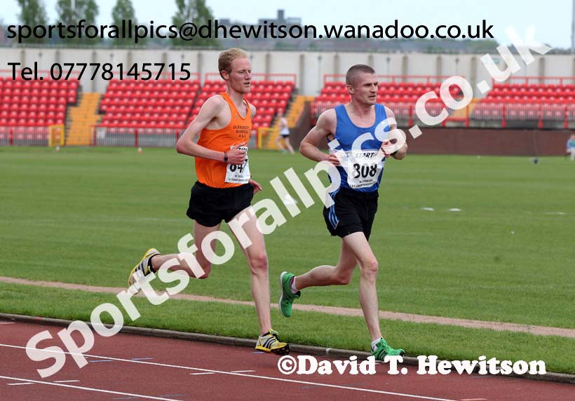 Peter Newton (Morpeth) leads eventual winner Dan Garbutt (Durham City) in the 5000 metres North Eastern Championships, Gateshead International Stadium.  Photos: David T. Hewitson/Sports for All Pics